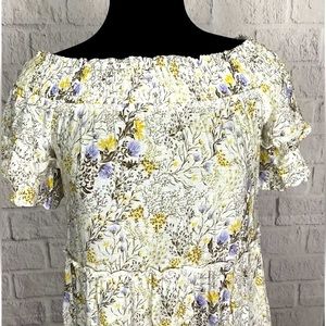 🛍️MARCH MADNESS Forever 21 Dress Maxi Cream Yellow
Woven Floral Flutter Sleeve